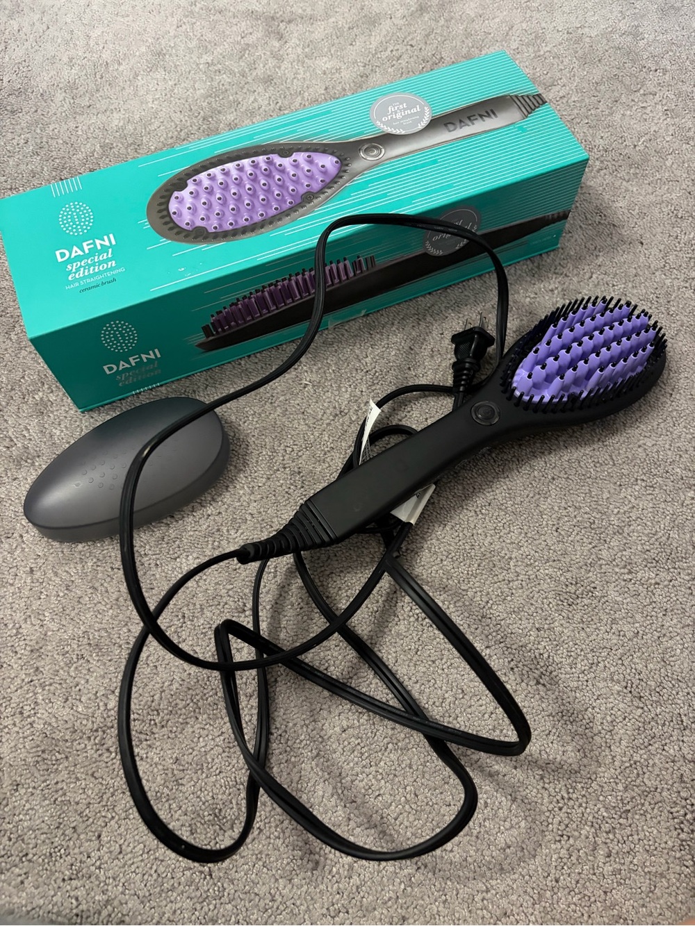 Dafni Black Hair Straightening Brush with Lavender Bristles